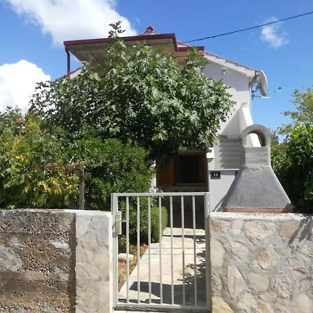 Apartman 4756-1 For 3 Pers. In Vinišće