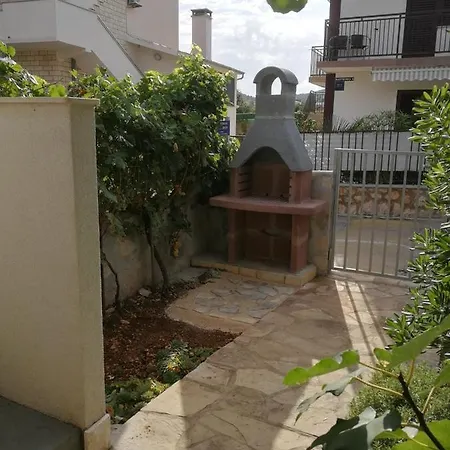 Apartman 4756-1 For 3 Pers. In Vinišće